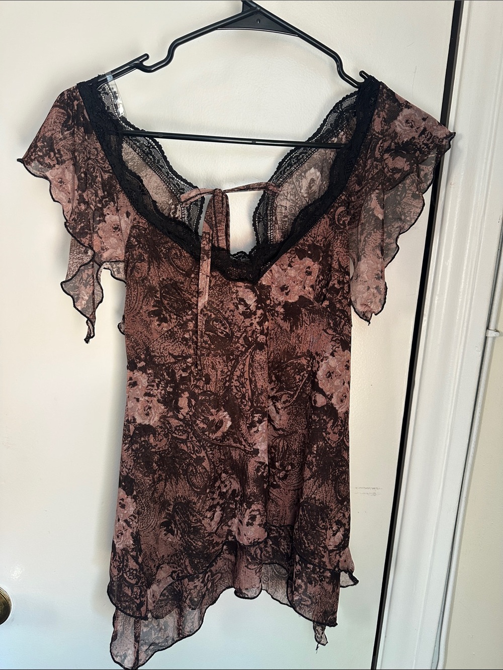 Floral Lace-Trim Flutter Sleeve Top